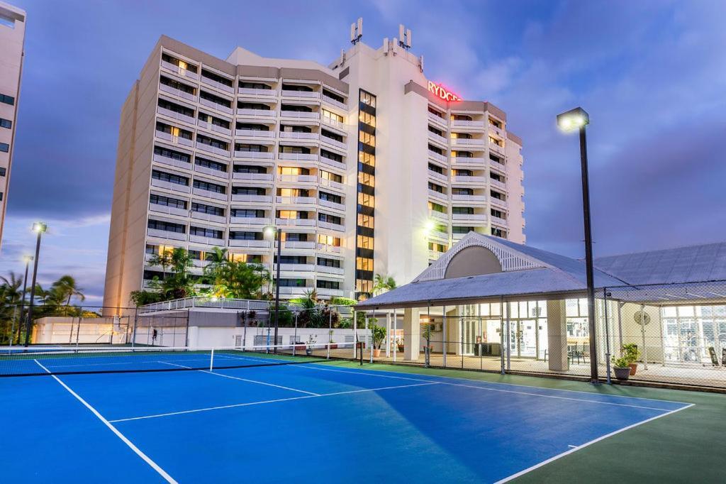 Rydges Esplanade Resort Кэрнс Экстерьер фото