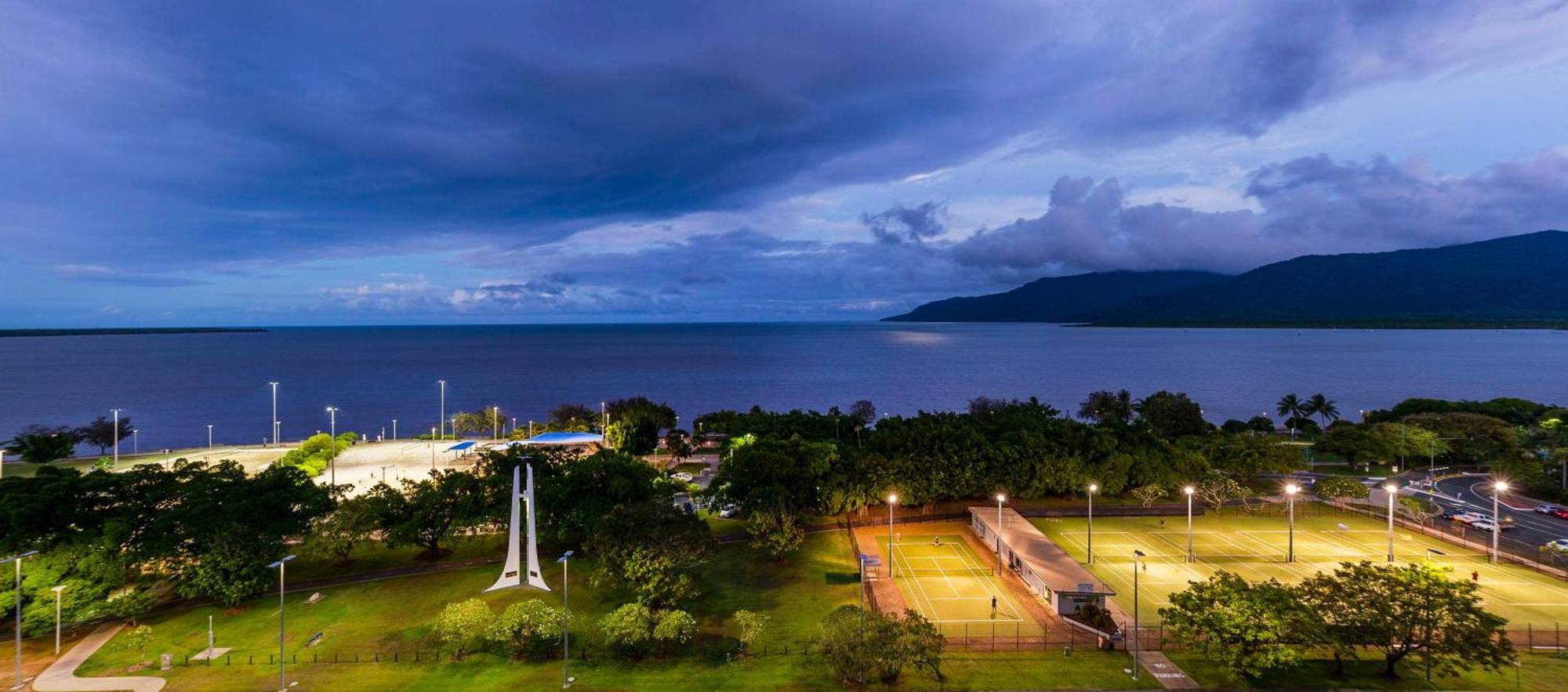 Rydges Esplanade Resort Кэрнс Экстерьер фото